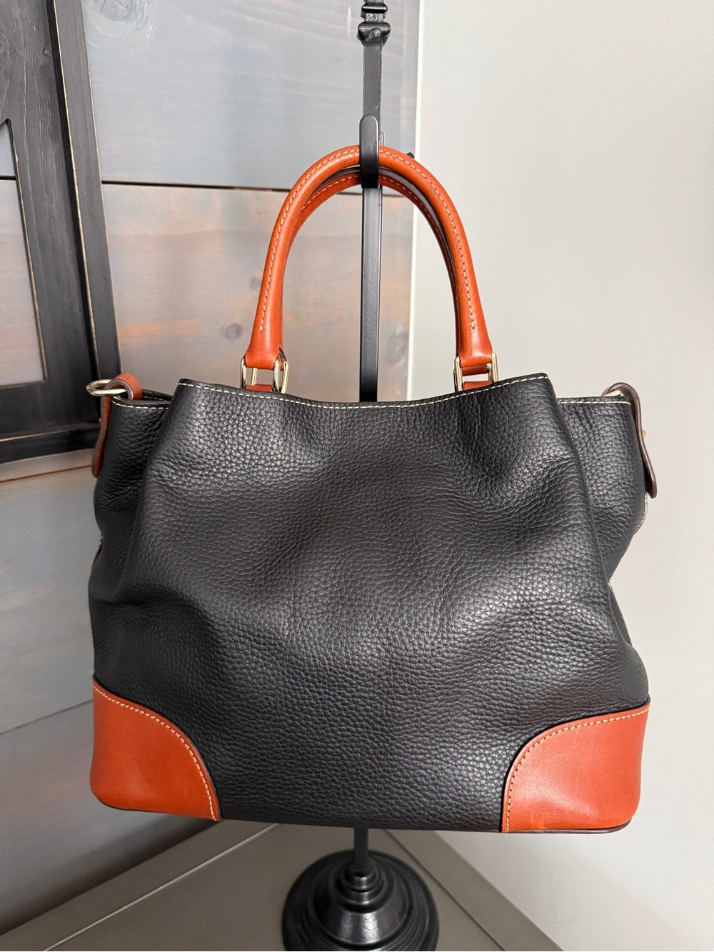 Dooney & Bourke Black and Tan Pebbled Leather Barlow - Picture 2 of 11